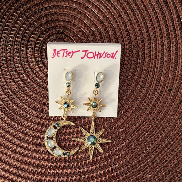 🆕 Betsey Johnson Blue Crescent Moon & Star Asymmetrical Earrings - Picture 3 of 9